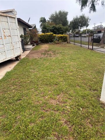 1638 W Pine street, Santa Ana, CA 92703