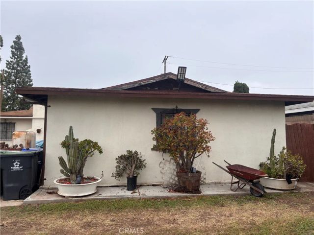 1638 W Pine street, Santa Ana, CA 92703