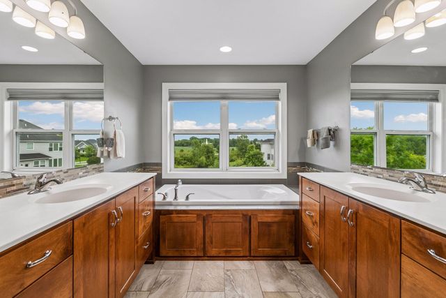 10412 Oregon Avenue N, Brooklyn Park, MN 55445