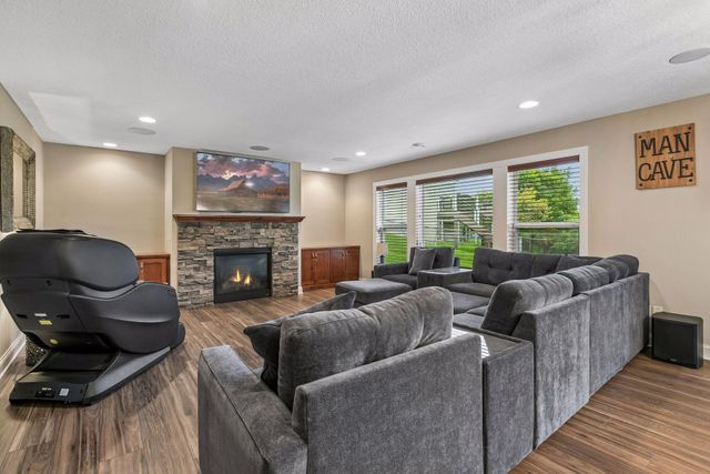10412 Oregon Avenue N, Brooklyn Park, MN 55445