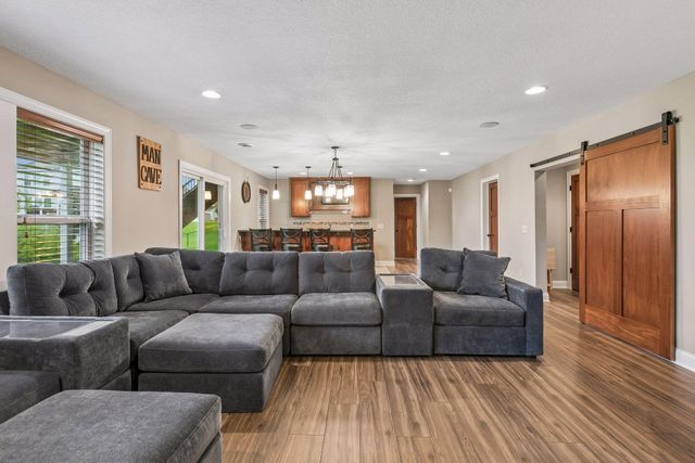 10412 Oregon Avenue N, Brooklyn Park, MN 55445