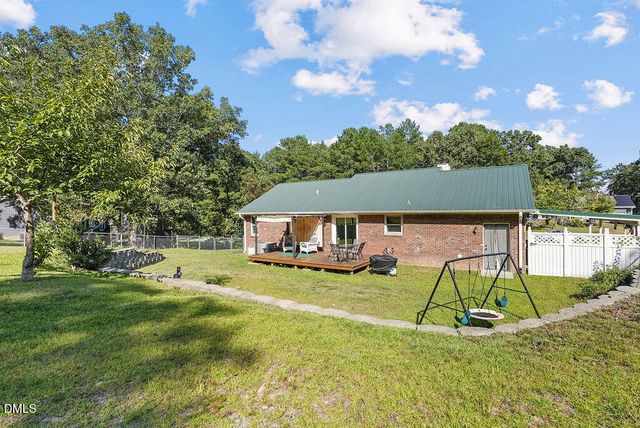 90 Oakridge Avenue, Spring Lake, NC 28390