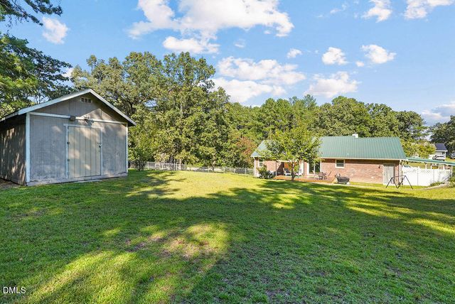 90 Oakridge Avenue, Spring Lake, NC 28390
