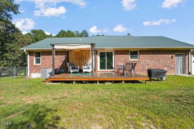 90 Oakridge Avenue, Spring Lake, NC 28390