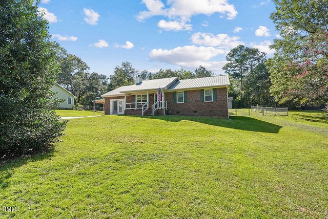 90 Oakridge Avenue, Spring Lake, NC 28390