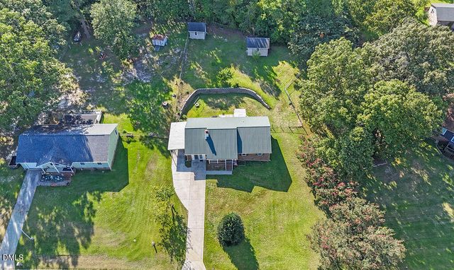90 Oakridge Avenue, Spring Lake, NC 28390