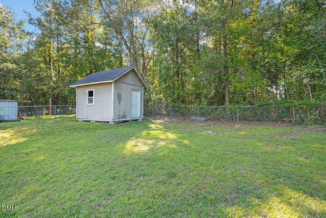90 Oakridge Avenue, Spring Lake, NC 28390