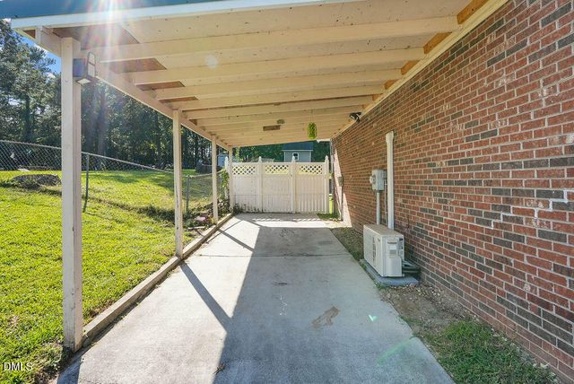 90 Oakridge Avenue, Spring Lake, NC 28390