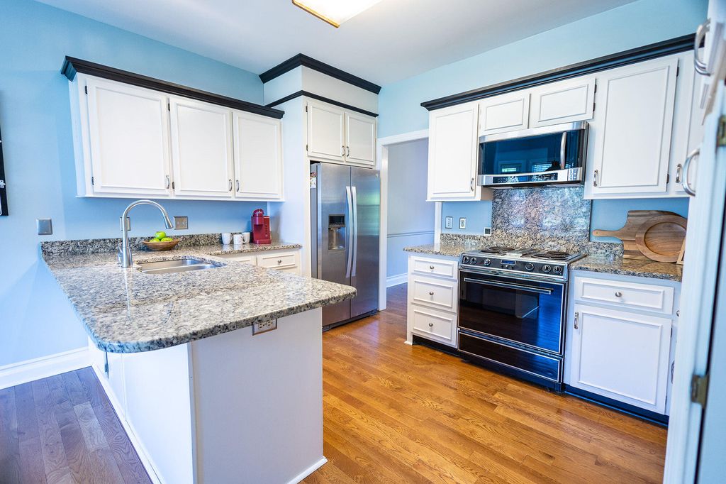 Image 10 of property listing at 5567 Gallatin Lane, North Charleston, SC 29420