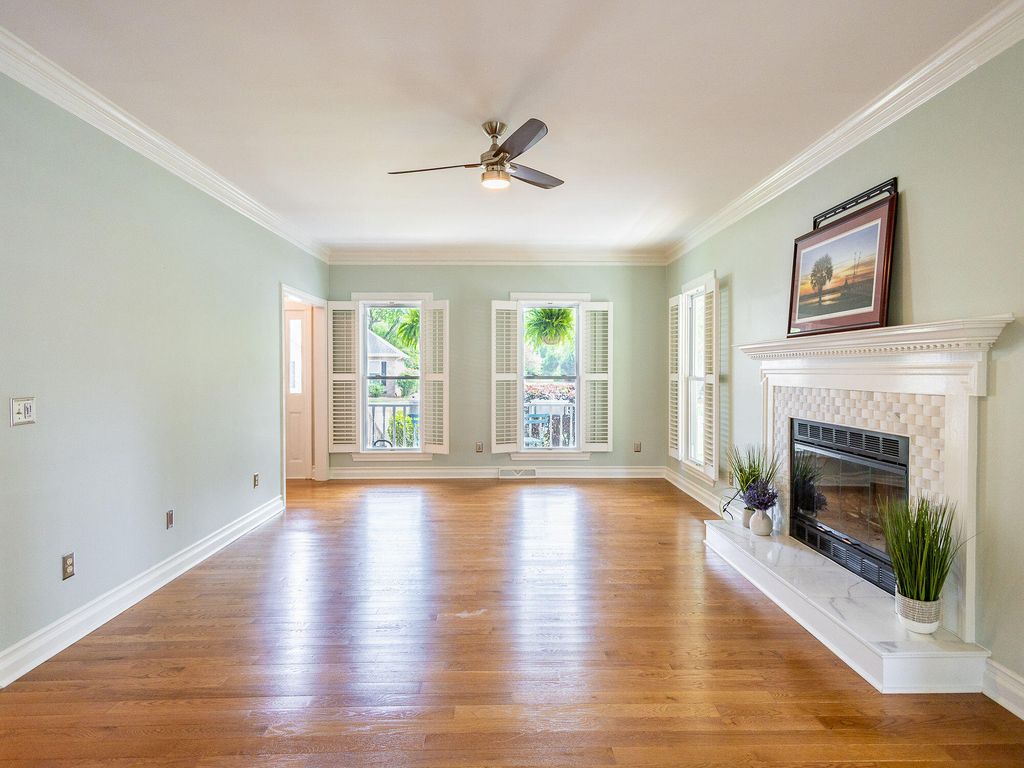 Image 4 of property listing at 5567 Gallatin Lane, North Charleston, SC 29420