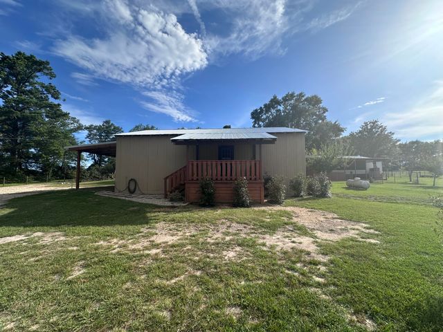 144 Harlan Davis Rd., Lumberton, MS 39455