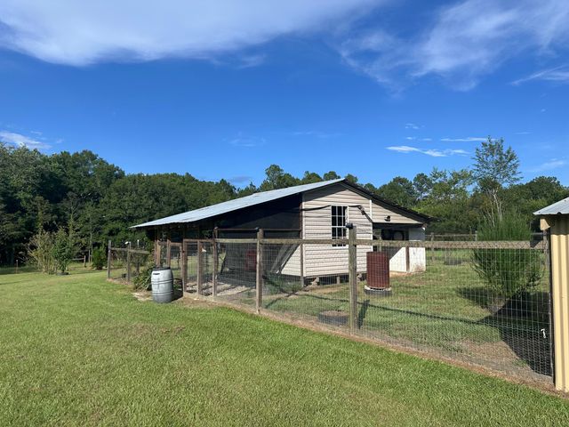 144 Harlan Davis Rd., Lumberton, MS 39455