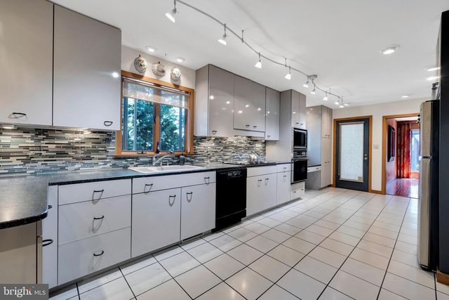 140 DEBORAH DR, Wyomissing, PA 19610