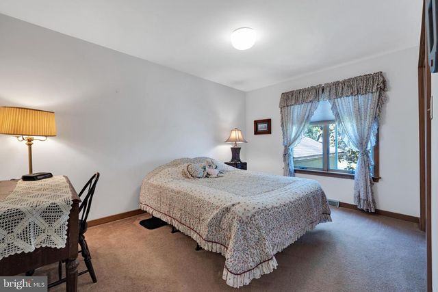 140 DEBORAH DR, Wyomissing, PA 19610