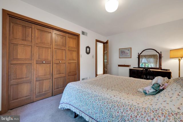 140 DEBORAH DR, Wyomissing, PA 19610