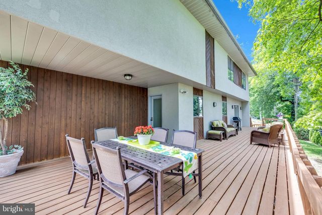 140 DEBORAH DR, Wyomissing, PA 19610