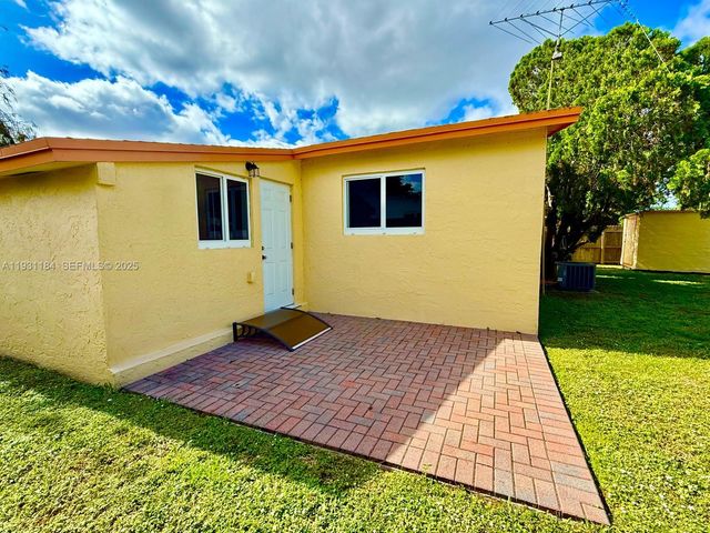 7241 S Arthur St, Hollywood, FL 33024