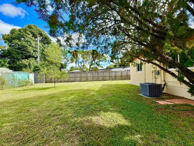 7241 S Arthur St, Hollywood, FL 33024