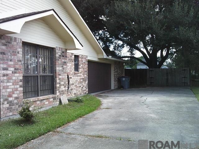 13936 Cayuga Dr, Baker, LA 70714