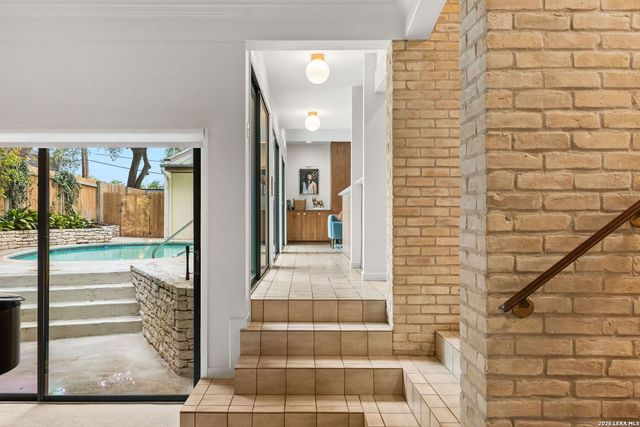 209 HENDERSON ST, Alamo Heights, TX 78209