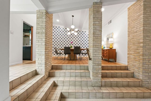 209 HENDERSON ST, Alamo Heights, TX 78209