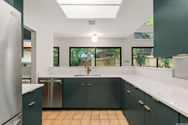 209 HENDERSON ST, Alamo Heights, TX 78209