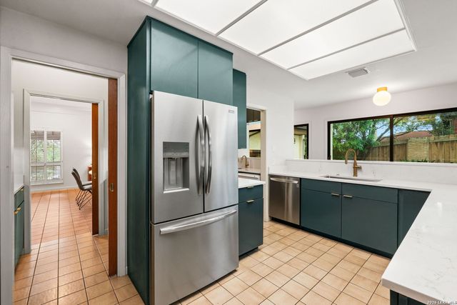 209 HENDERSON ST, Alamo Heights, TX 78209