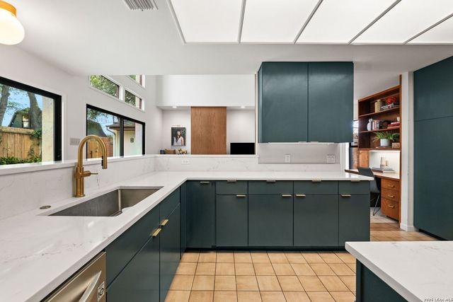 209 HENDERSON ST, Alamo Heights, TX 78209