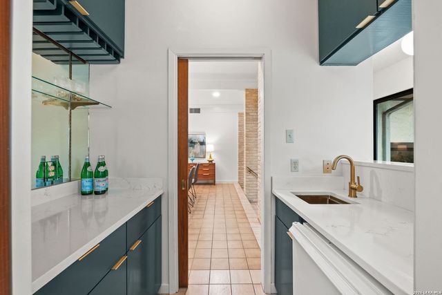 209 HENDERSON ST, Alamo Heights, TX 78209