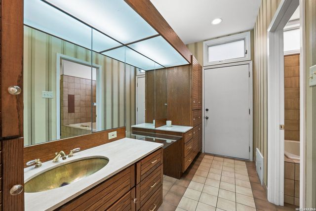 209 HENDERSON ST, Alamo Heights, TX 78209