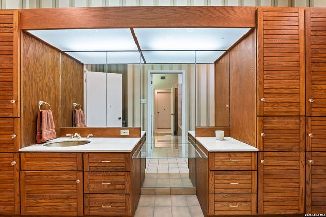 209 HENDERSON ST, Alamo Heights, TX 78209