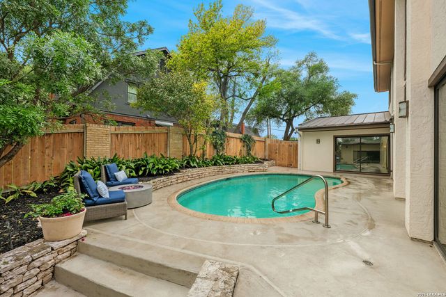 209 HENDERSON ST, Alamo Heights, TX 78209