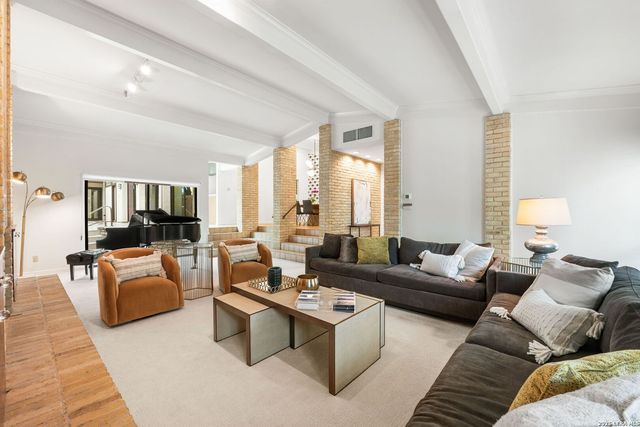 209 HENDERSON ST, Alamo Heights, TX 78209