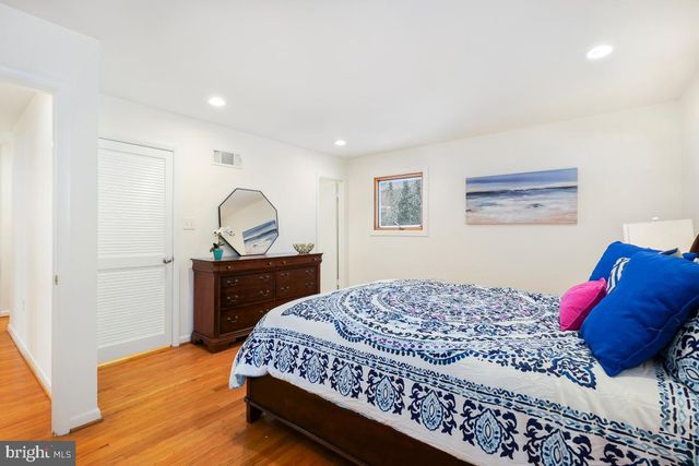 9213 FRIARS RD, Bethesda, MD 20817