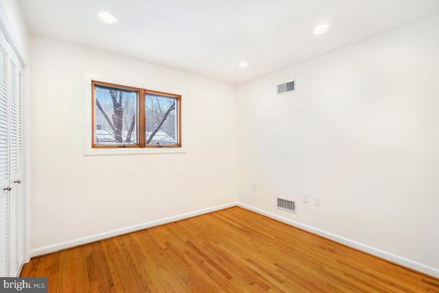 9213 FRIARS RD, Bethesda, MD 20817