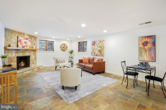 9213 FRIARS RD, Bethesda, MD 20817