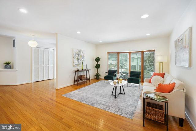 9213 FRIARS RD, Bethesda, MD 20817