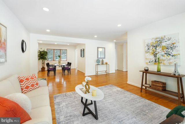 9213 FRIARS RD, Bethesda, MD 20817