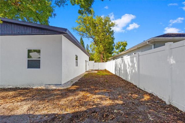 815 W MINNEHAHA STREET, Tampa, FL 33604