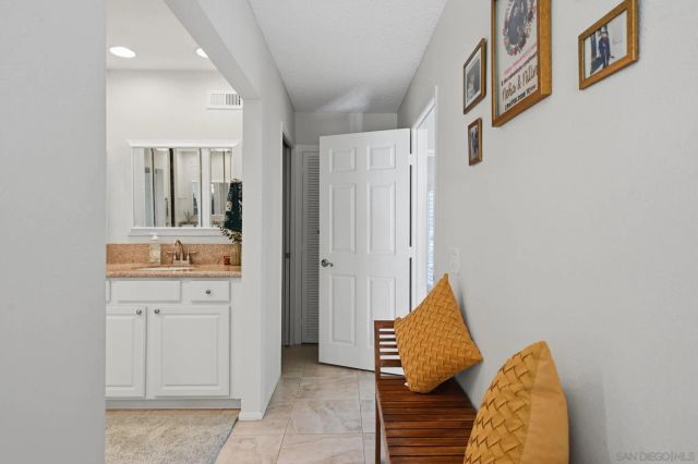 971 Santa Helena Park Ct, Solana Beach, CA 92075