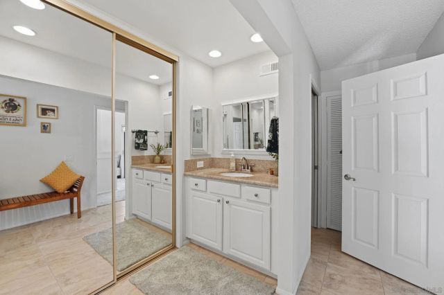 971 Santa Helena Park Ct, Solana Beach, CA 92075