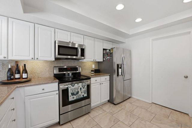 971 Santa Helena Park Ct, Solana Beach, CA 92075