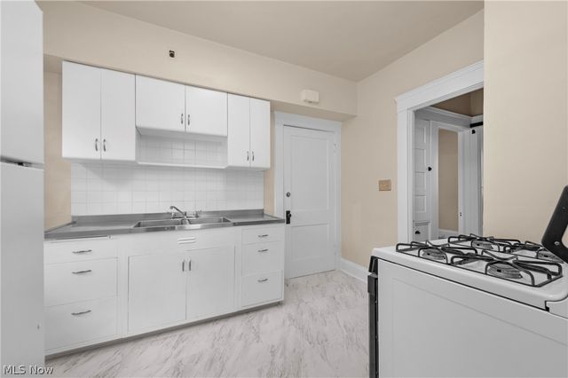 1296 Cook Avenue, Lakewood, OH 44107