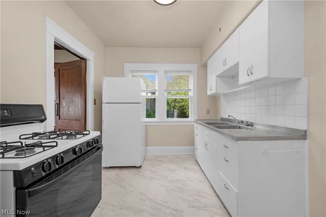 1296 Cook Avenue, Lakewood, OH 44107