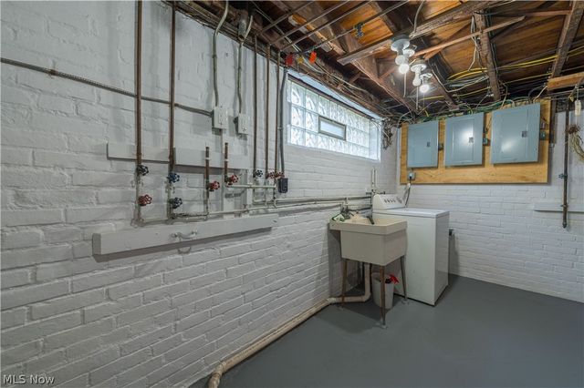 1296 Cook Avenue, Lakewood, OH 44107