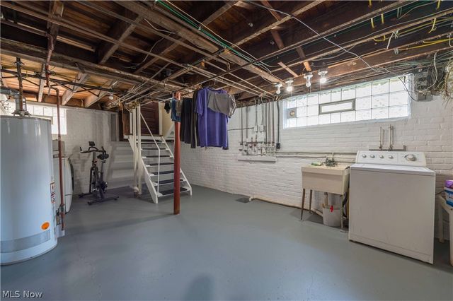 1296 Cook Avenue, Lakewood, OH 44107
