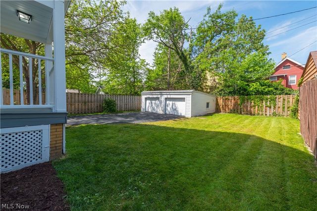 1296 Cook Avenue, Lakewood, OH 44107