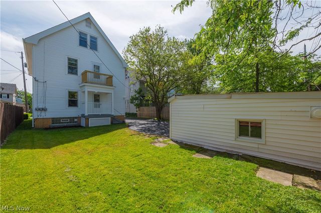 1296 Cook Avenue, Lakewood, OH 44107