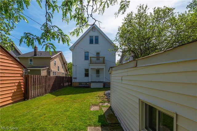 1296 Cook Avenue, Lakewood, OH 44107