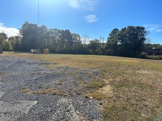 945 Riverbend Rd, Dalton, GA 30721